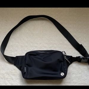 Lululemon everywhere belt bag 2L